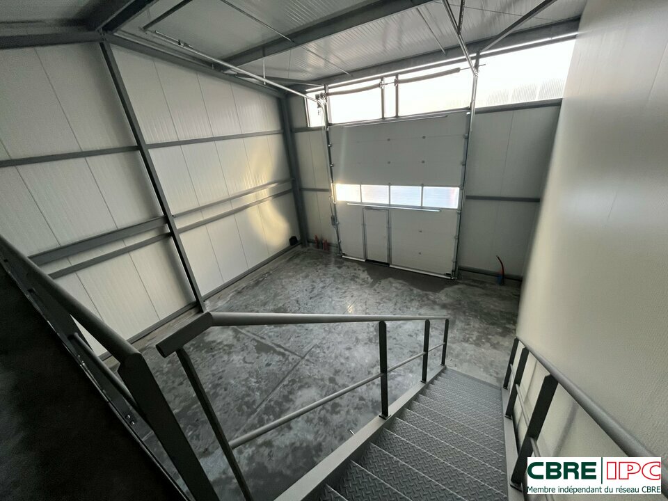 CBRE IPC Immobilier d'entreprise LOCATION Local d'activités  VILLEFRANQUE 7763PC