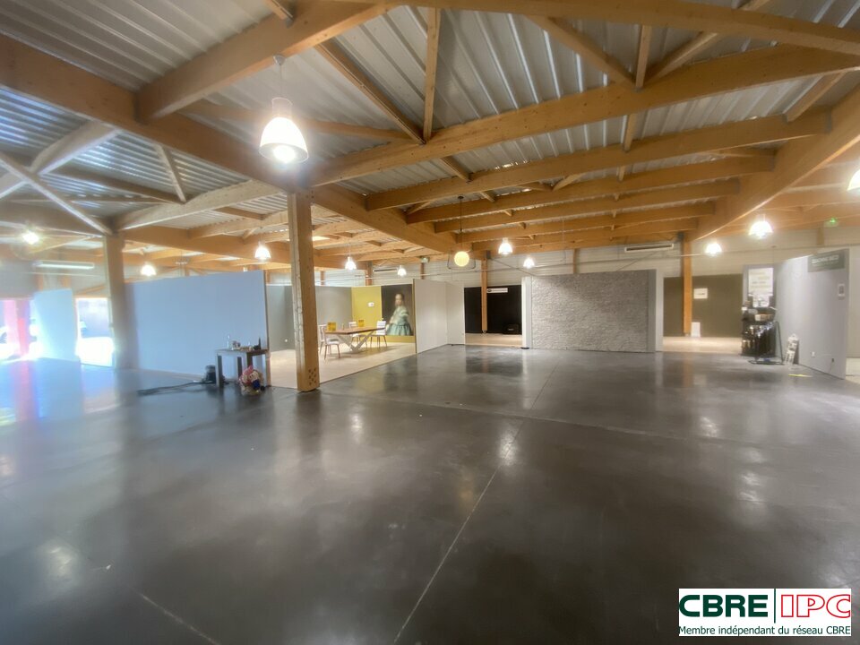 CBRE IPC Immobilier d'entreprise VENTE Local commercial  SAINT PIERRE DU MONT 7934YA