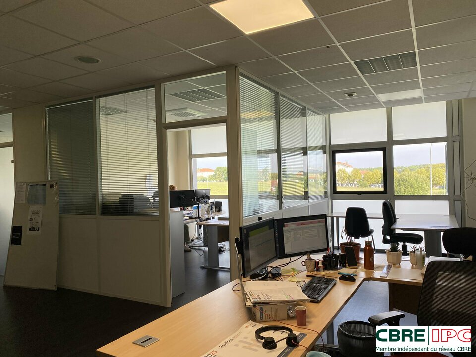 CBRE IPC Immobilier d'entreprise LOCATION Bureau ANGLET 7952FD