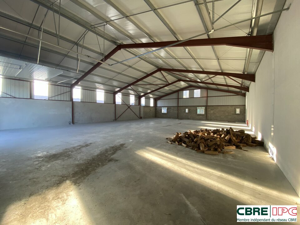 CBRE IPC Immobilier d'entreprise LOCATION Local d'activités  GUICHE 8050EL2