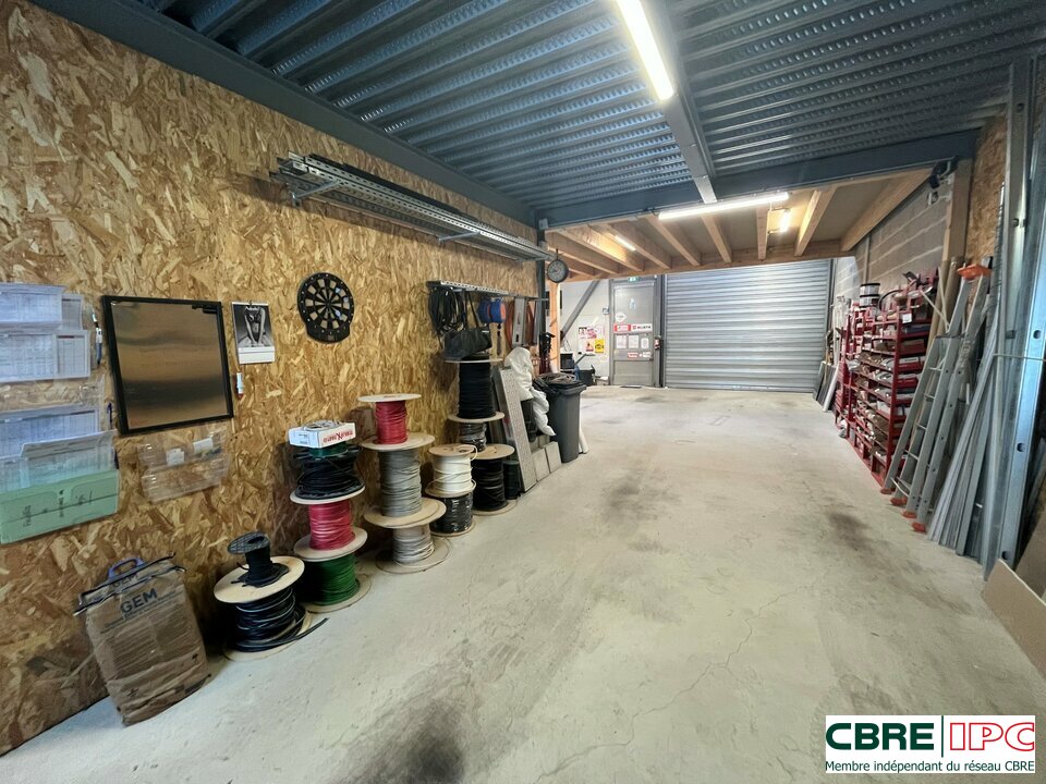 CBRE IPC Immobilier d'entreprise LOCATION Local d'activités  ANGLET 8127PC
