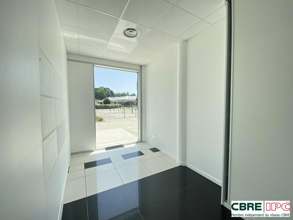 CBRE IPC Immobilier d'entreprise LOCATION Local commercial ANGLET 8145FD