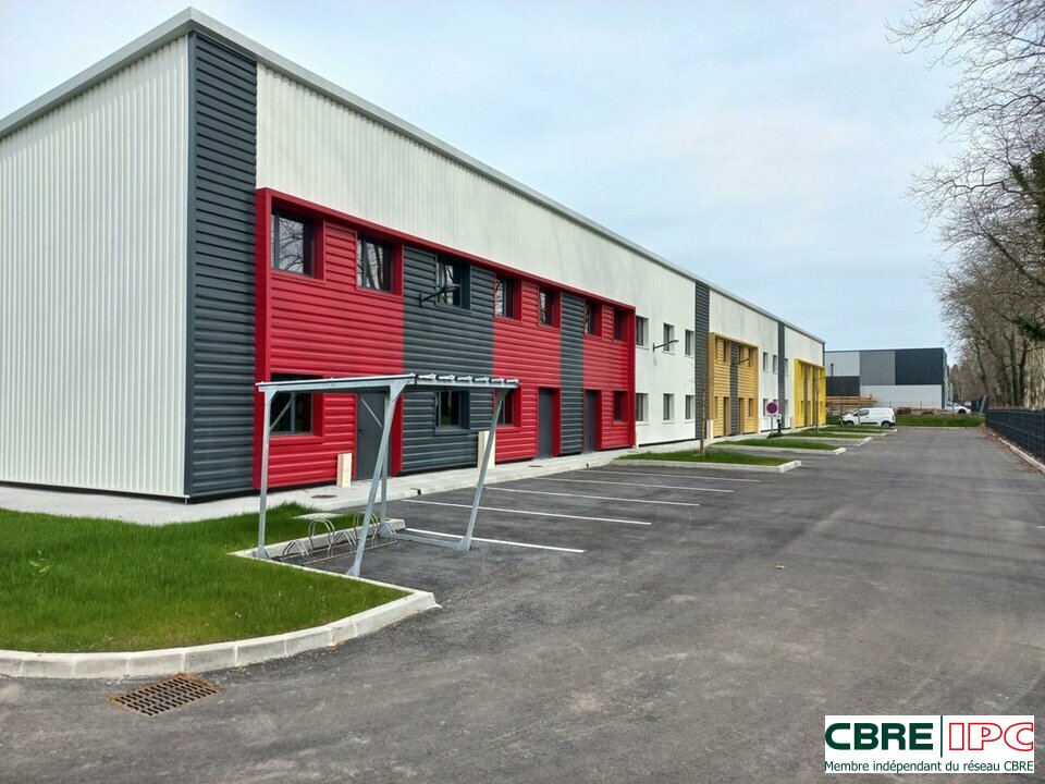 CBRE IPC Immobilier d'entreprise VENTE Local d'activités  PAU 7366FL2