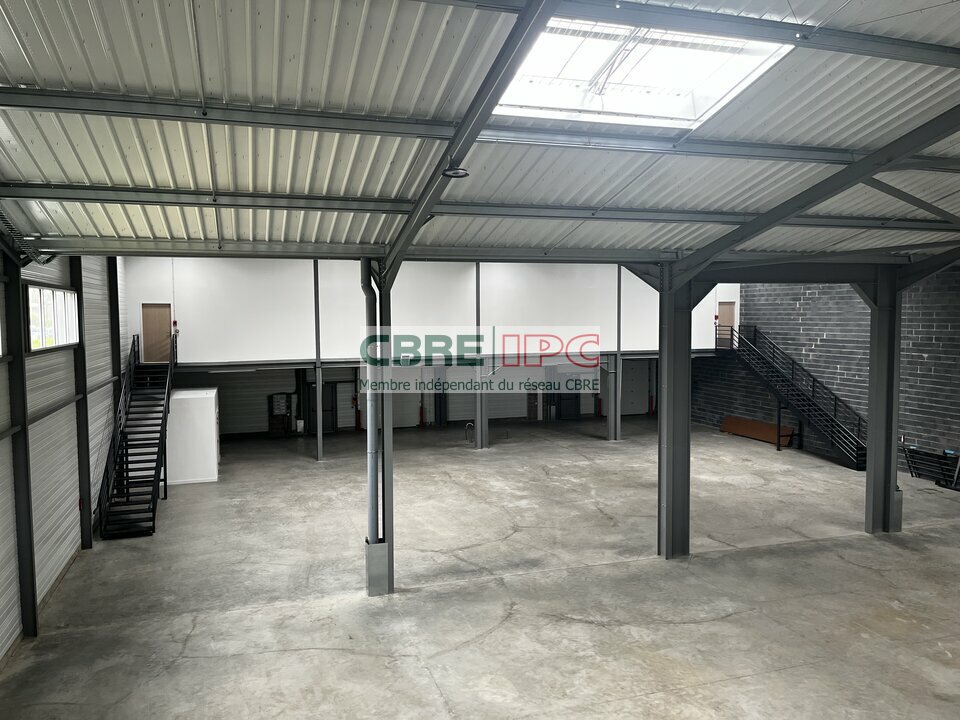CBRE IPC Immobilier d'entreprise LOCATION Local d'activités  PAU 7422FL