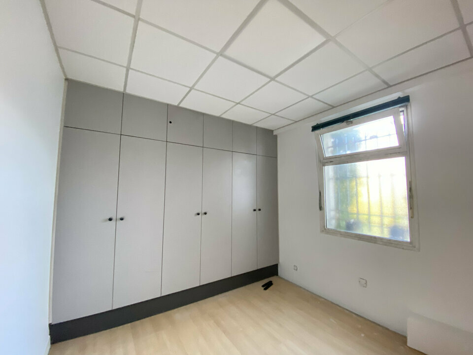 CBRE IPC Immobilier d'entreprise LOCATION Local commercial  ANGLET 7833FD