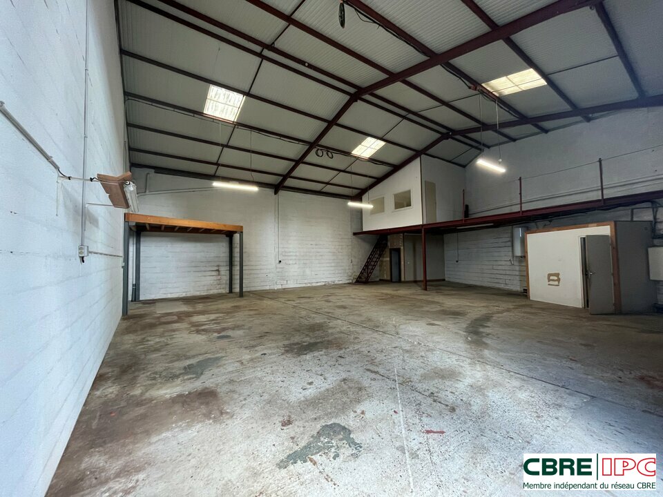 CBRE IPC Immobilier d'entreprise LOCATION Local d'activités  ANGLET 7855PC