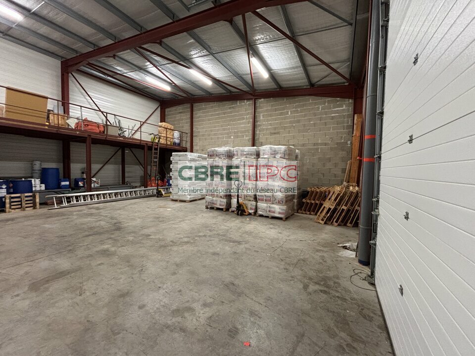 CBRE IPC Immobilier d'entreprise LOCATION Local d'activités PAU 8055FL