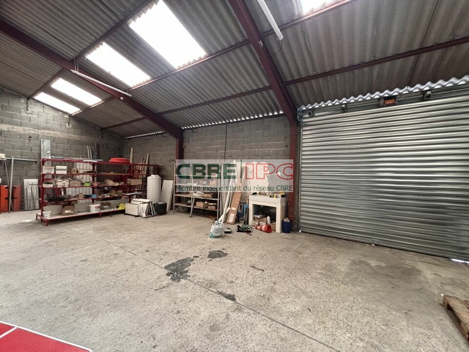 CBRE IPC Immobilier d'entreprise VENTE Local d'activités  LONS 8122FL