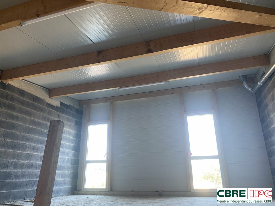 CBRE IPC Immobilier d'entreprise LOCATION Local d'activités BIDART 8174EL