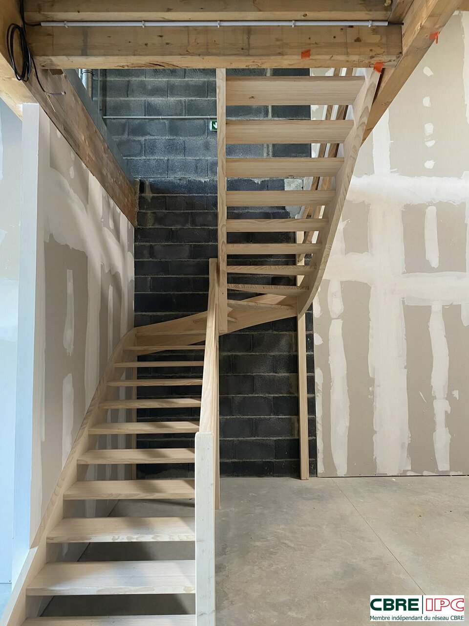 CBRE IPC Immobilier d'entreprise LOCATION Local d'activités BIDART 8174EL