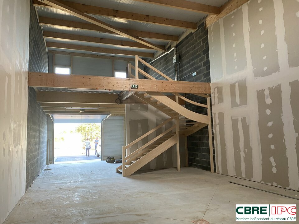 CBRE IPC Immobilier d'entreprise LOCATION Local d'activités  BIDART 8174EL