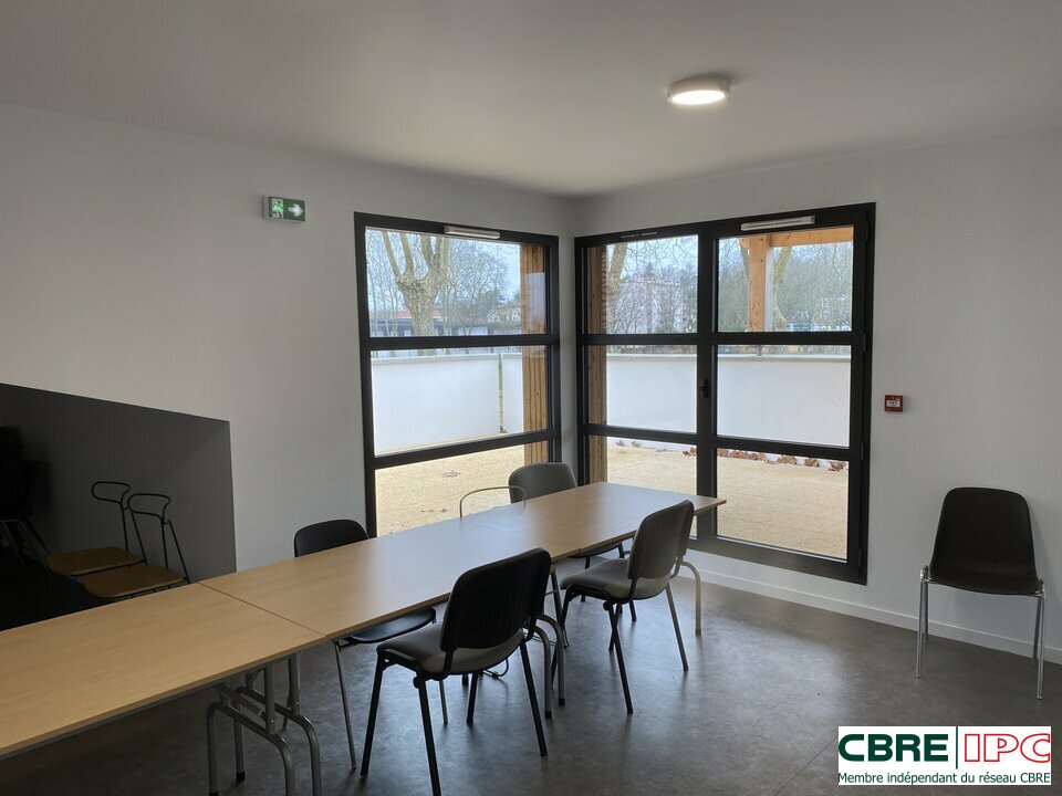 CBRE IPC Immobilier d'entreprise VENTE Bureau  DAX 7315YA