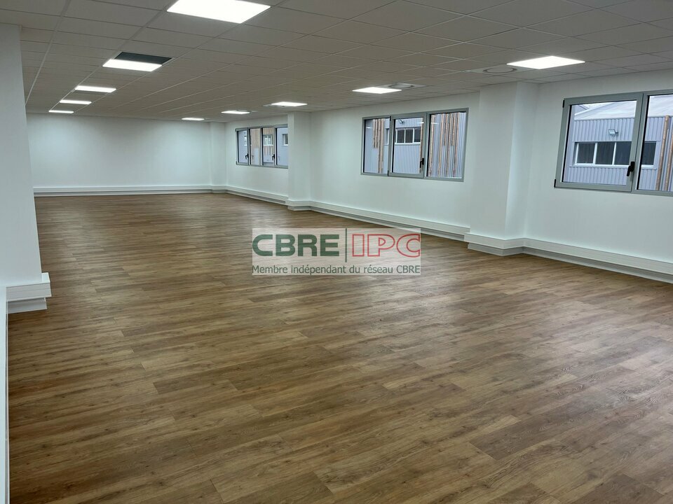 CBRE IPC Immobilier d'entreprise LOCATION Local d'activités PAU 7422FL