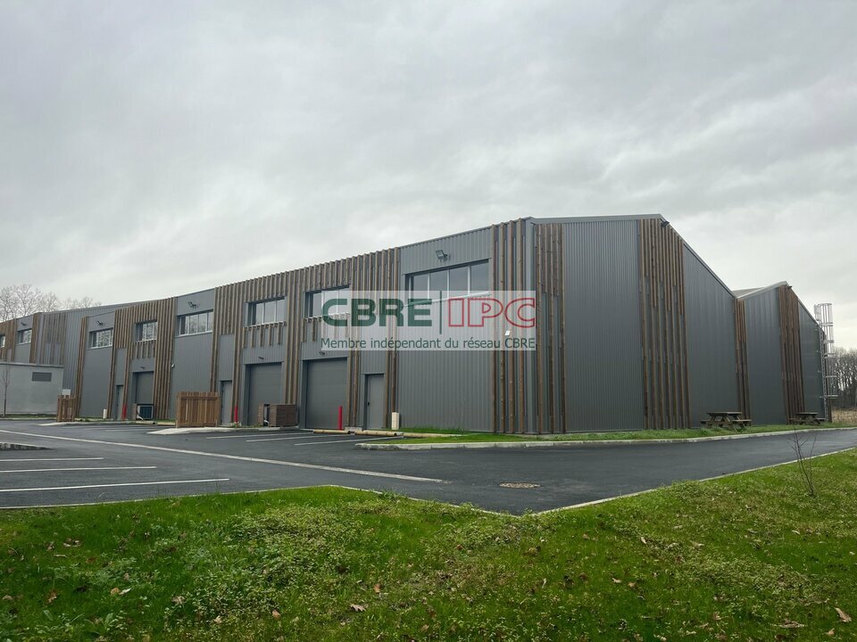 CBRE IPC Immobilier d'entreprise LOCATION Local d'activités PAU 7422FL