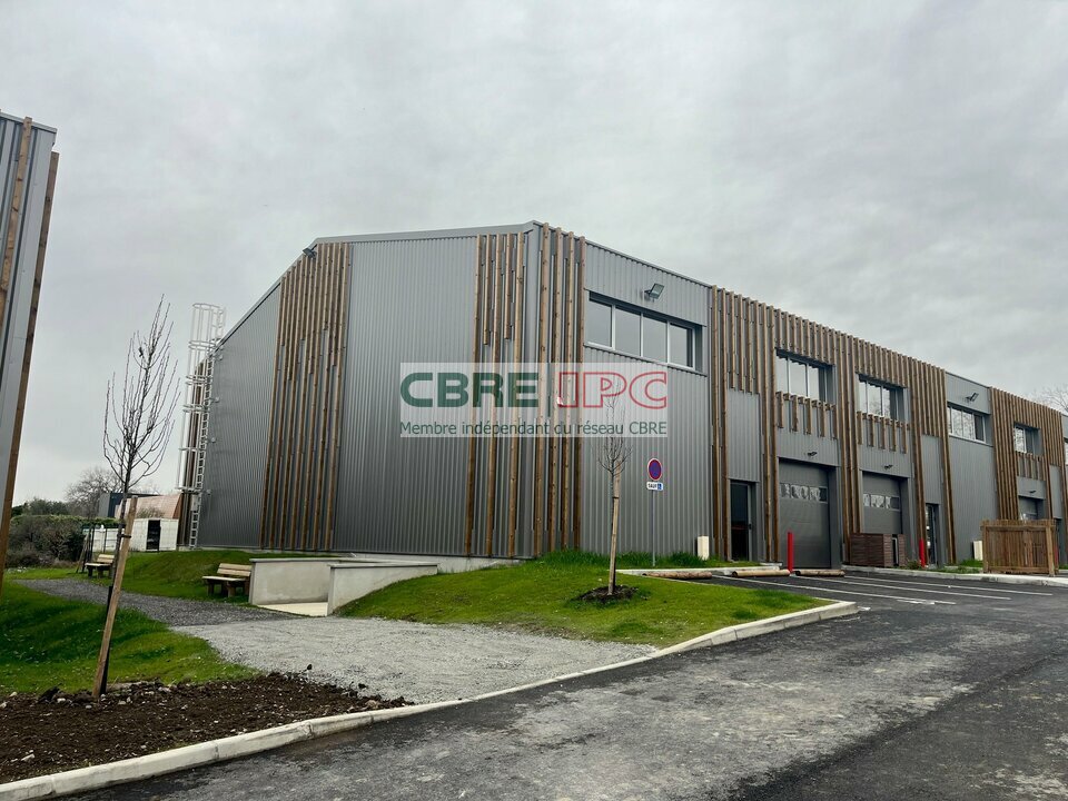 CBRE IPC Immobilier d'entreprise LOCATION Local d'activités PAU 7422FL