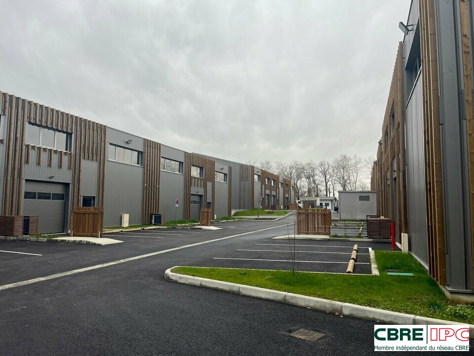 CBRE IPC Immobilier d'entreprise LOCATION Local d'activités PAU 7422FL3