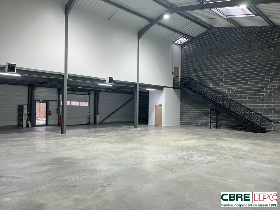 CBRE IPC Immobilier d'entreprise LOCATION Local d'activités PAU 7422FL3