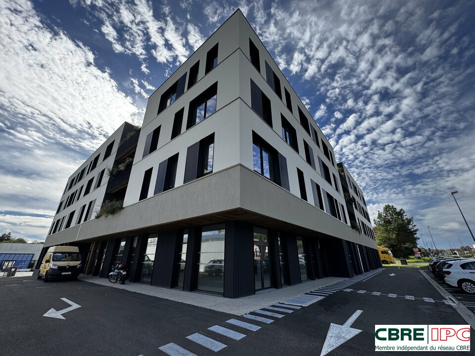 CBRE IPC Immobilier d'entreprise LOCATION Local commercial  ANGLET 7480FD7