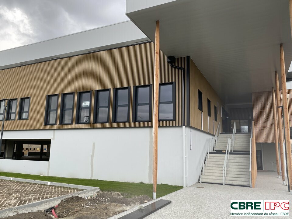 CBRE IPC Immobilier d'entreprise VENTE Bureau DAX 7636YA15