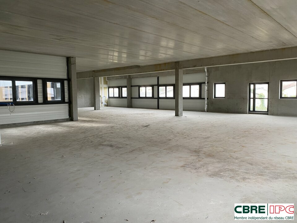 CBRE IPC Immobilier d'entreprise VENTE Local commercial  DAX 7636YA9