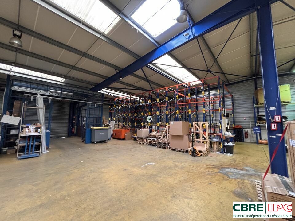 CBRE IPC Immobilier d'entreprise LOCATION Local d'activités PAU 7647FL