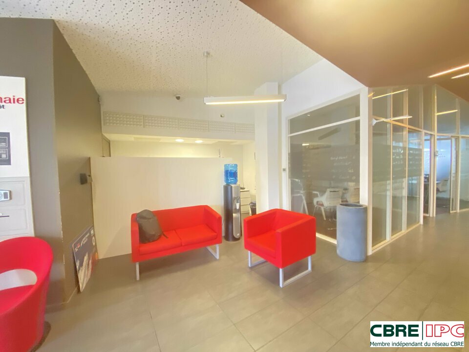 CBRE IPC Immobilier d'entreprise LOCATION Local commercial  ANGLET 7902FD2