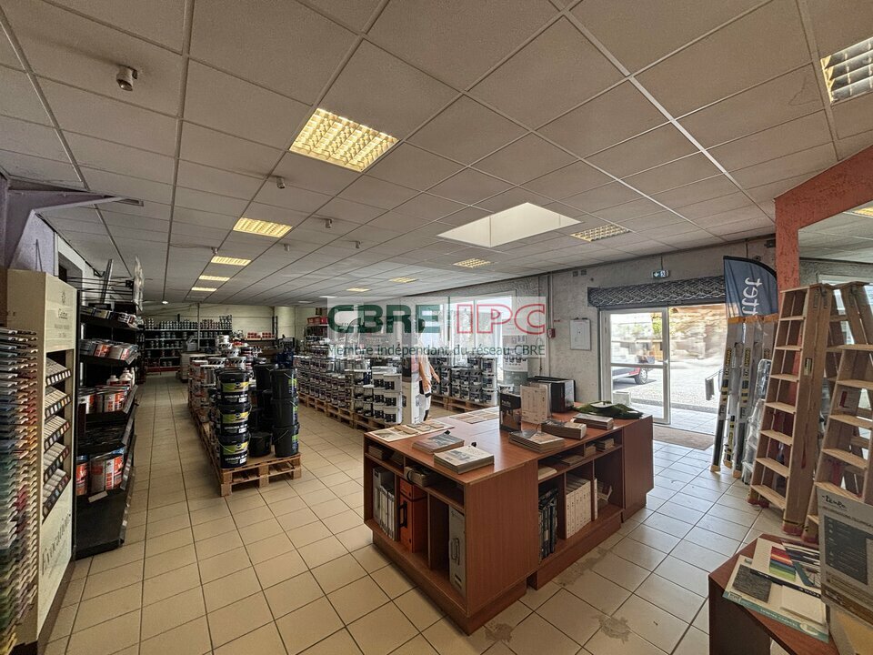 CBRE IPC Immobilier d'entreprise LOCATION Local d'activités  LONS 7915FL2