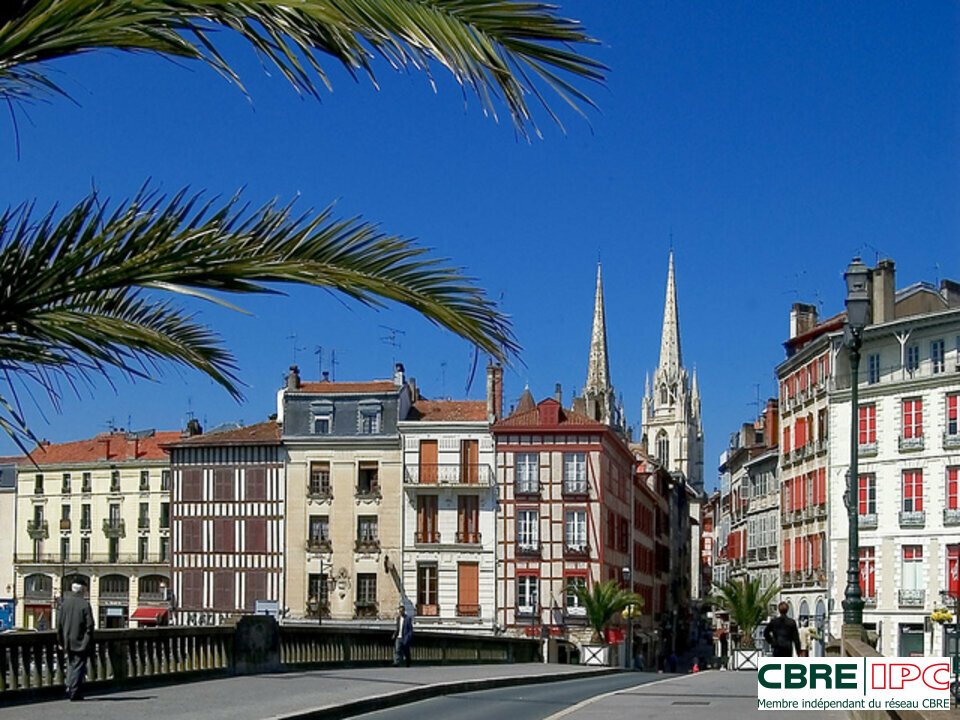 CBRE IPC Immobilier d'entreprise CESSION DAB Local commercial  BAYONNE 8110FD