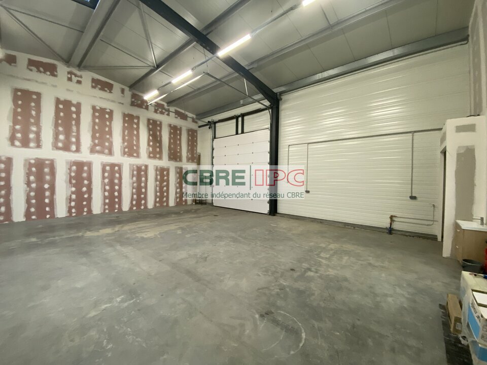 CBRE IPC Immobilier d'entreprise LOCATION Local d'activités PAU 8125FL