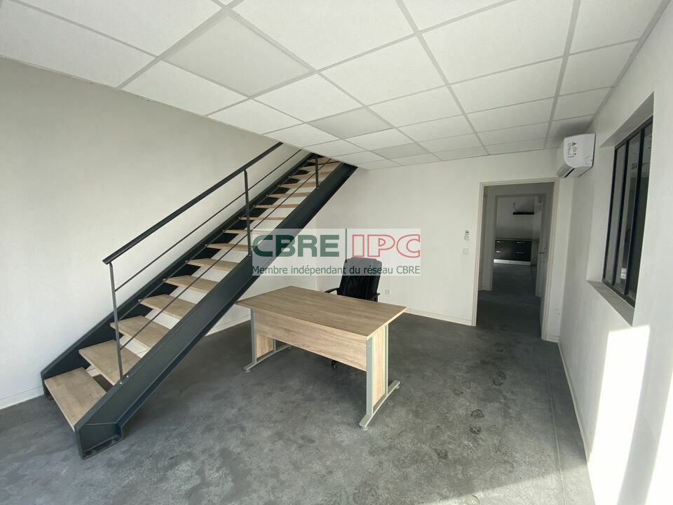 CBRE IPC Immobilier d'entreprise LOCATION Local d'activités PAU 8125FL