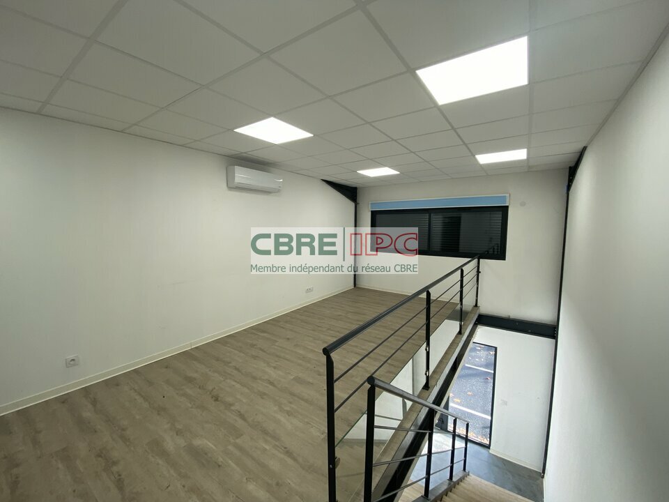 CBRE IPC Immobilier d'entreprise LOCATION Local d'activités PAU 8125FL
