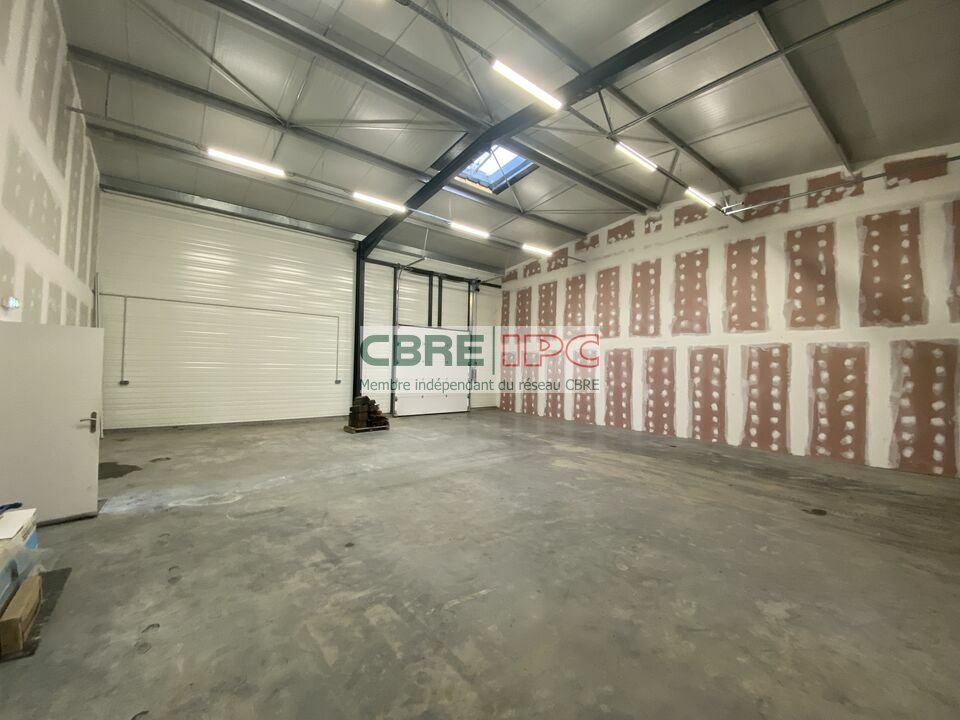 CBRE IPC Immobilier d'entreprise LOCATION Local d'activités  PAU 8125FL