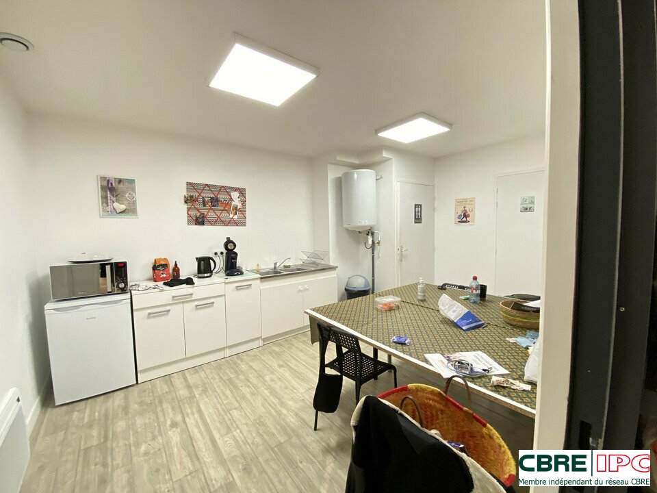 CBRE IPC Immobilier d'entreprise CESSION DAB Local commercial  BAYONNE 8146FD