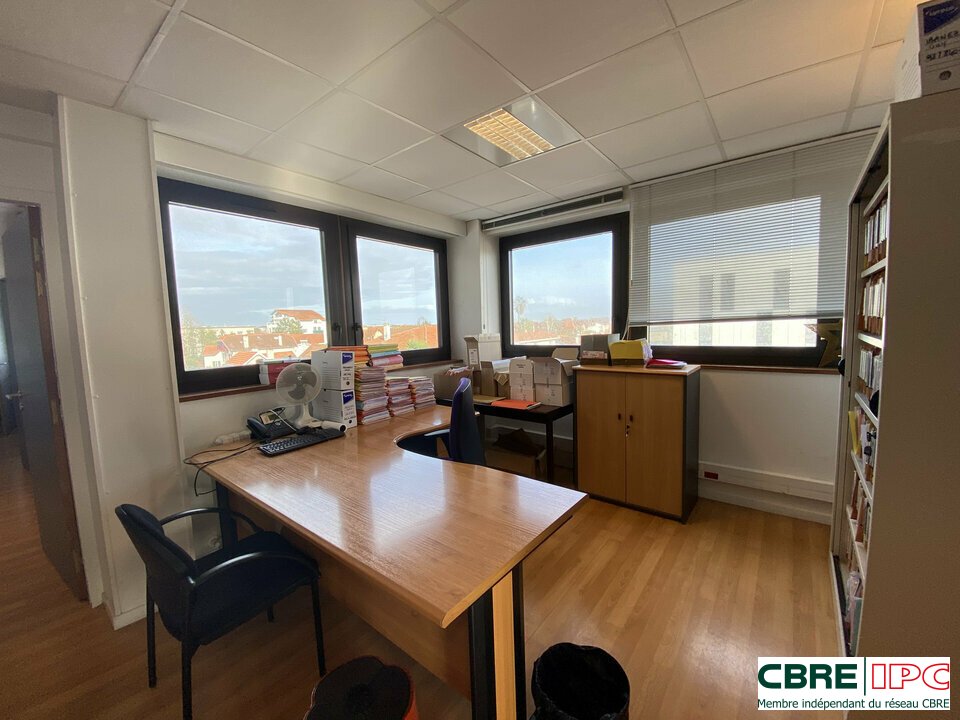 CBRE IPC Immobilier d'entreprise LOCATION Bureau BAYONNE 8215FD