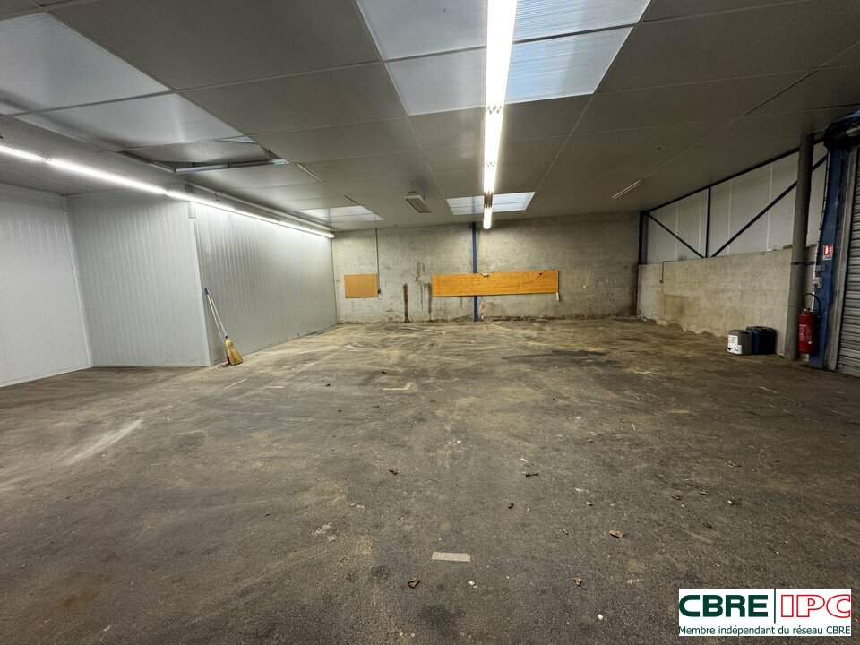 CBRE IPC Immobilier d'entreprise VENTE Local d'activités  BAYONNE 8229PC