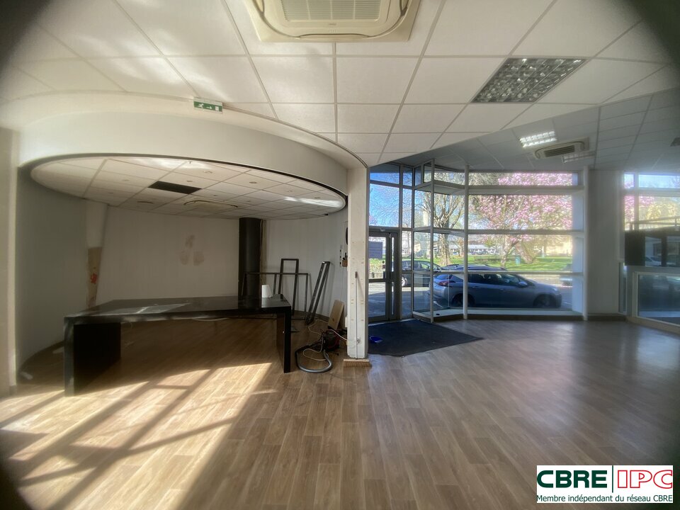 CBRE IPC Immobilier d'entreprise LOCATION Local commercial DAX 8239YA