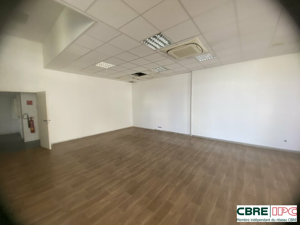 CBRE IPC Immobilier d'entreprise LOCATION Local commercial DAX 8239YA