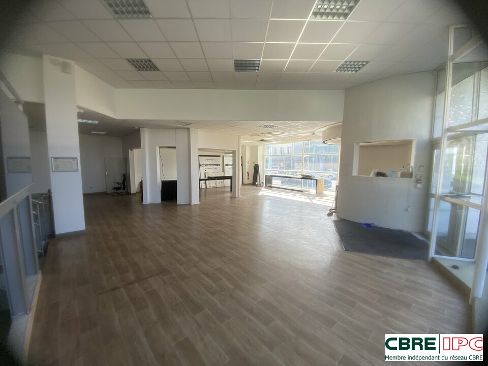 CBRE IPC Immobilier d'entreprise LOCATION Local commercial DAX 8239YA