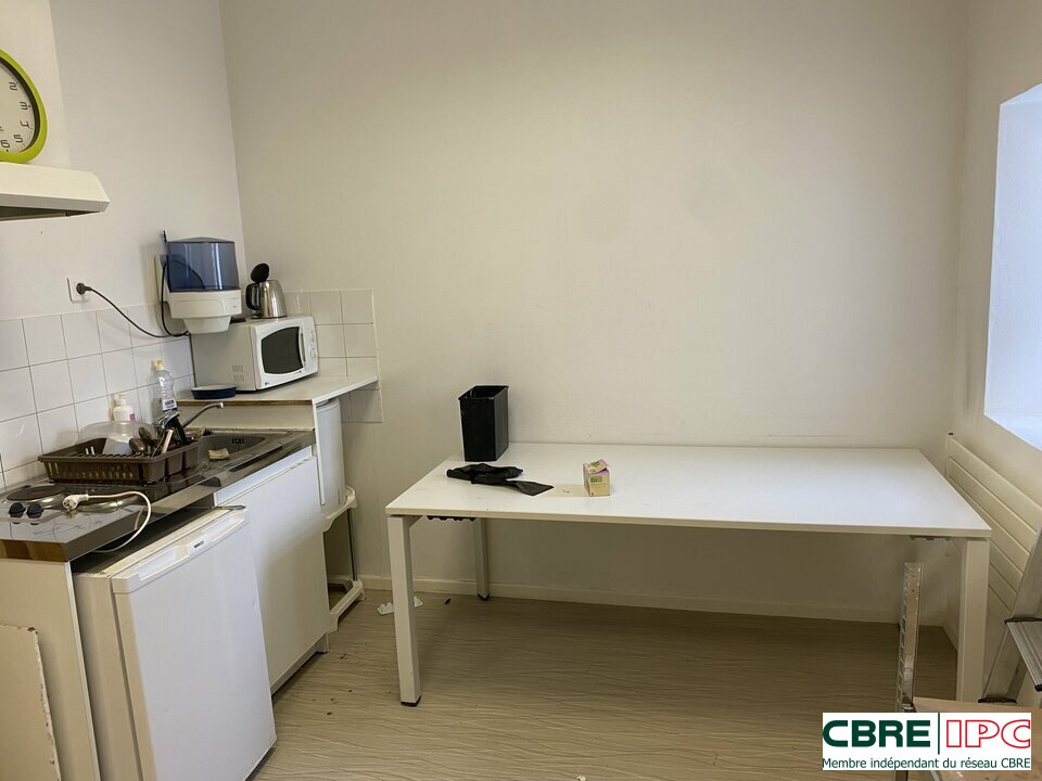 CBRE IPC Immobilier d'entreprise LOCATION Local commercial DAX 8239YA