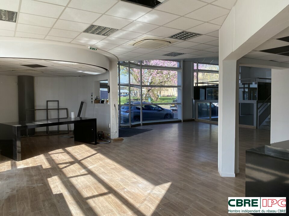 CBRE IPC Immobilier d'entreprise LOCATION Local commercial  DAX 8239YA