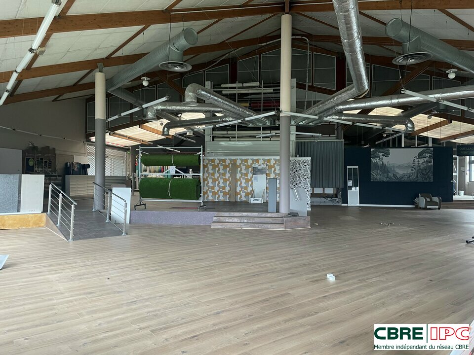 CBRE IPC Immobilier d'entreprise LOCATION Local commercial  SERRES CASTET 7419FL