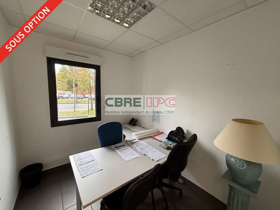 CBRE IPC Immobilier d'entreprise LOCATION Local d'activités PAU 8055FL