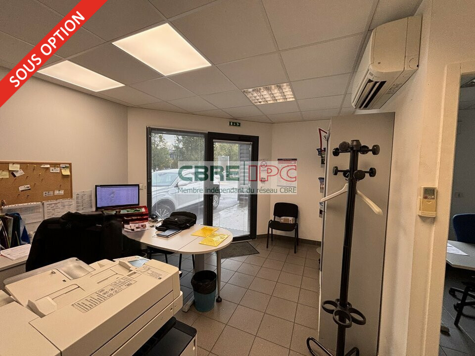 CBRE IPC Immobilier d'entreprise LOCATION Local d'activités PAU 8055FL