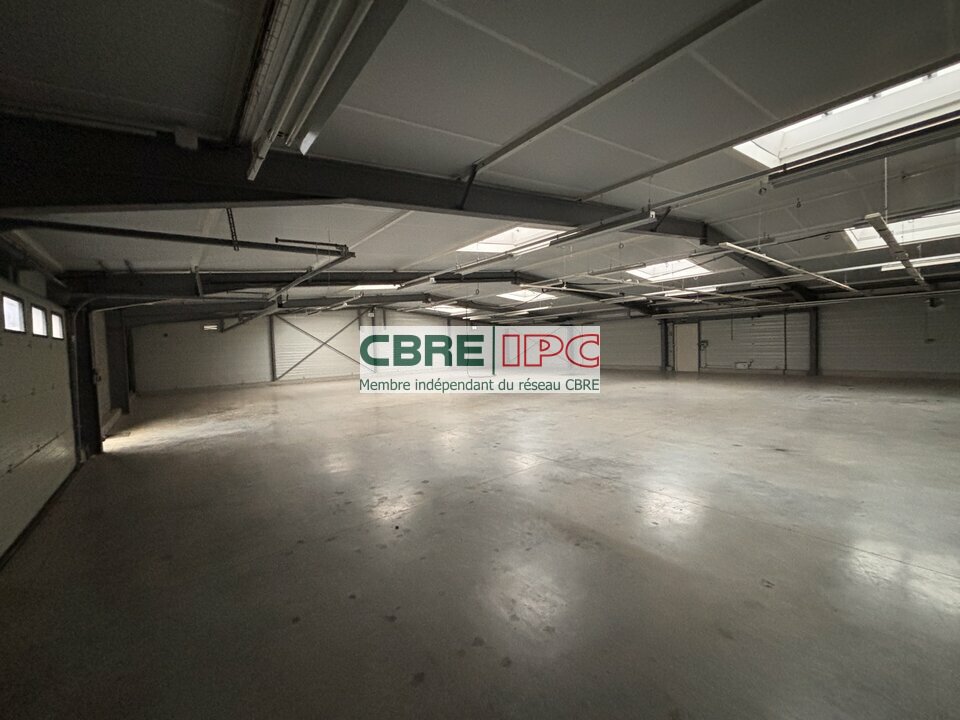 CBRE IPC Immobilier d'entreprise LOCATION Local d'activités  MORLAAS 8118FL