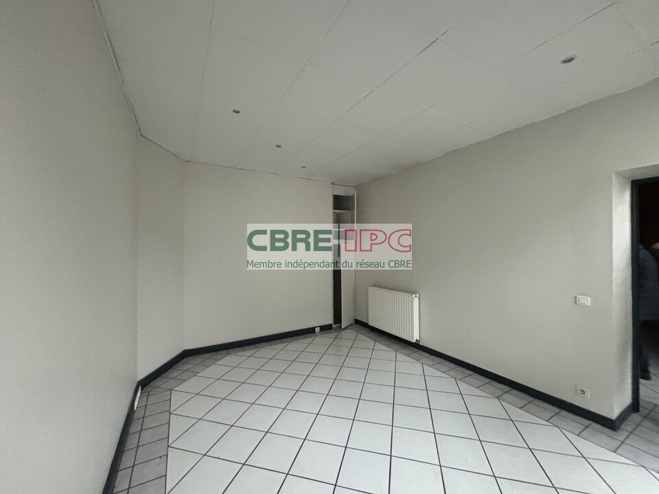 CBRE IPC Immobilier d'entreprise LOCATION Local commercial PAU 8185FL