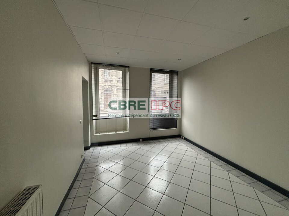 CBRE IPC Immobilier d'entreprise LOCATION Local commercial PAU 8185FL