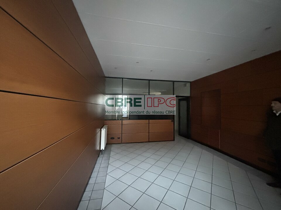CBRE IPC Immobilier d'entreprise LOCATION Local commercial PAU 8185FL