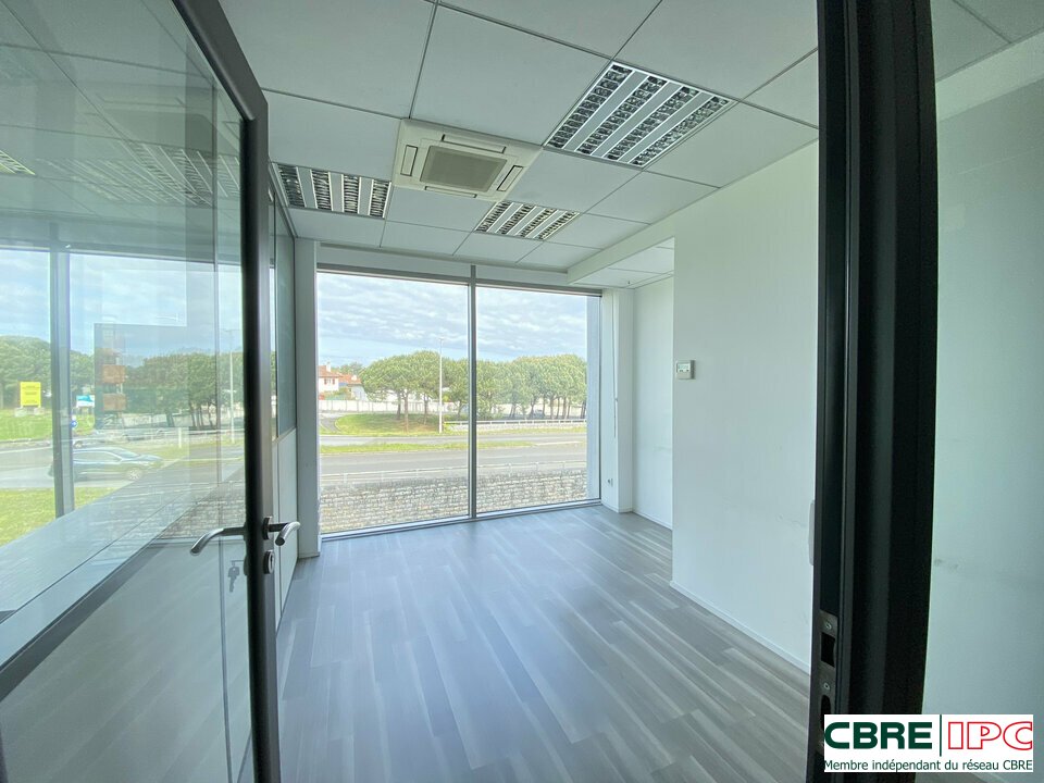 CBRE IPC Immobilier d'entreprise VENTE Bureau  ANGLET 8249FD