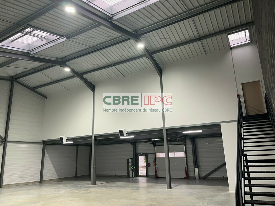 CBRE IPC Immobilier d'entreprise LOCATION Local d'activités PAU 7422FL2