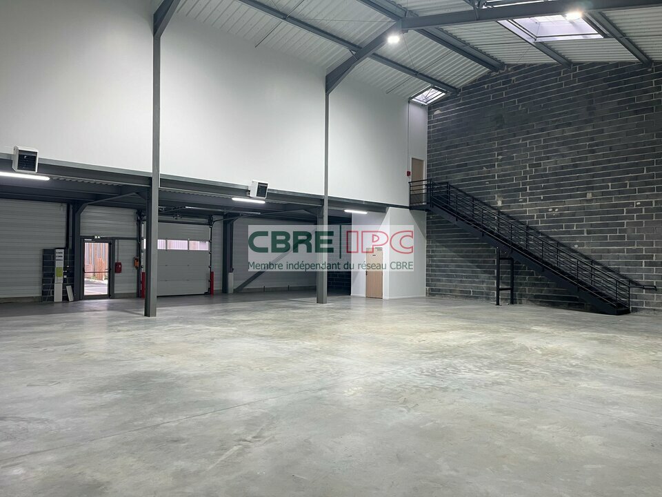 CBRE IPC Immobilier d'entreprise LOCATION Local d'activités PAU 7422FL2